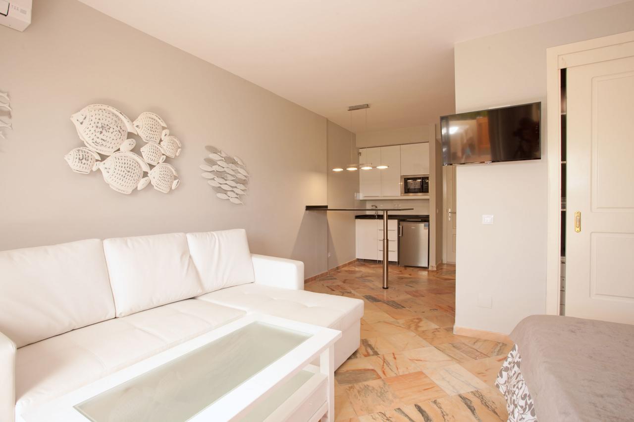 Varios Apartamentos Romana Playa Elviria Marbella Ngoại thất bức ảnh