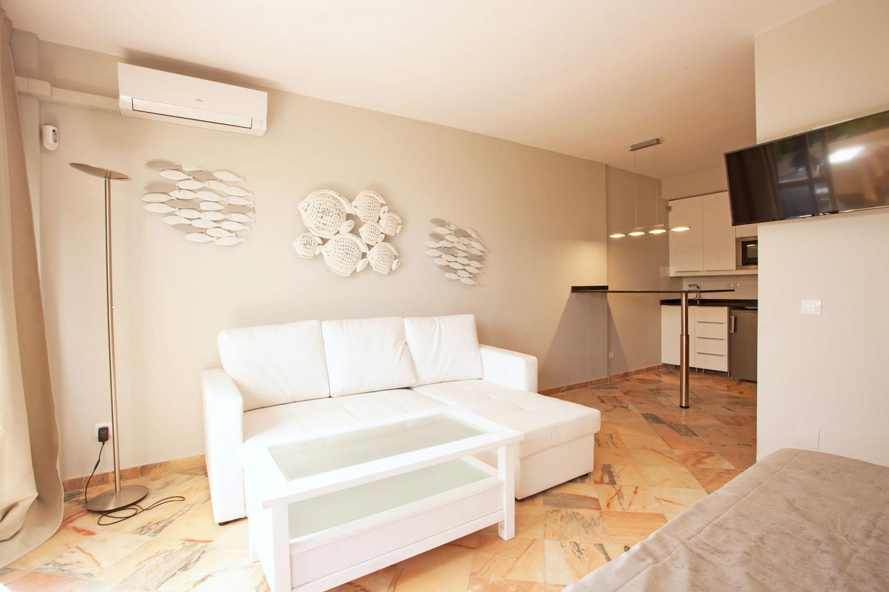 Varios Apartamentos Romana Playa Elviria Marbella Ngoại thất bức ảnh