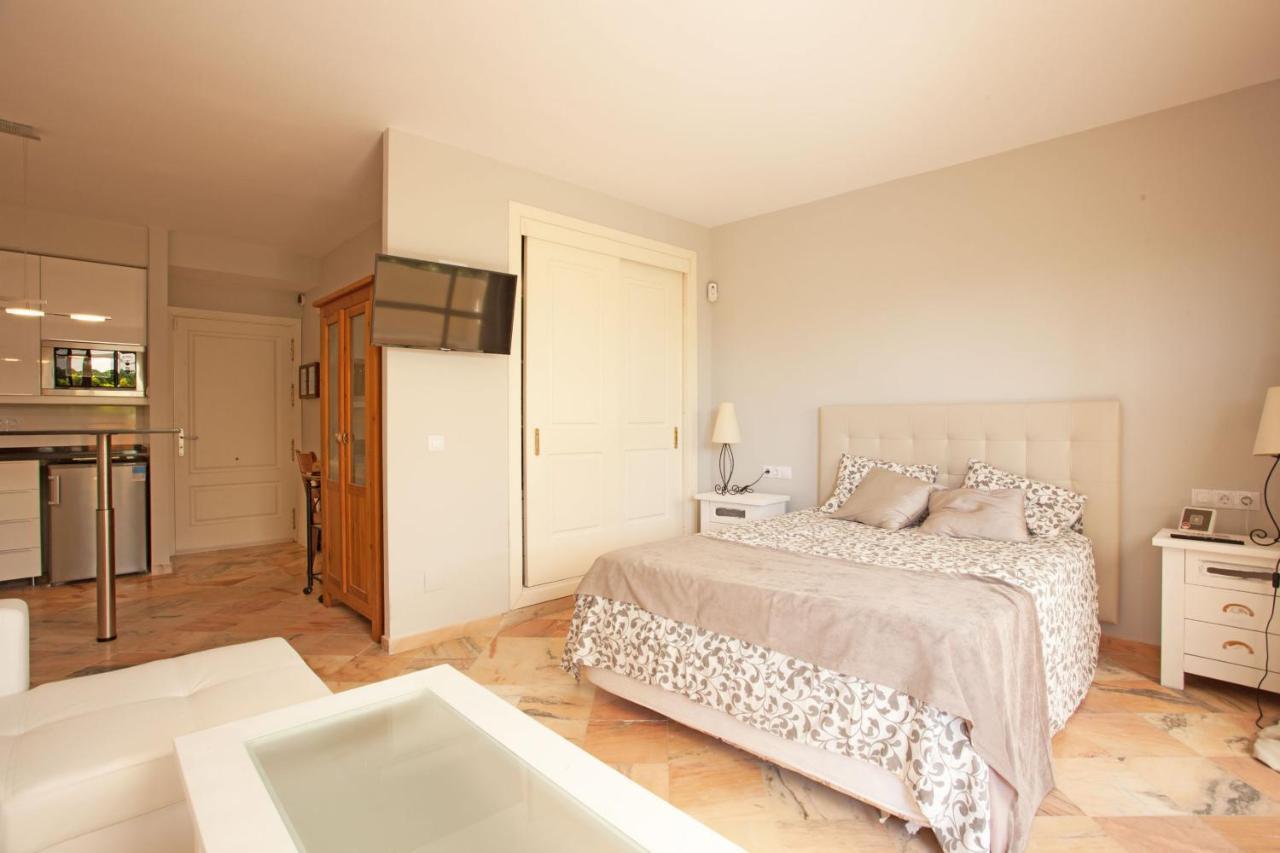 Varios Apartamentos Romana Playa Elviria Marbella Ngoại thất bức ảnh